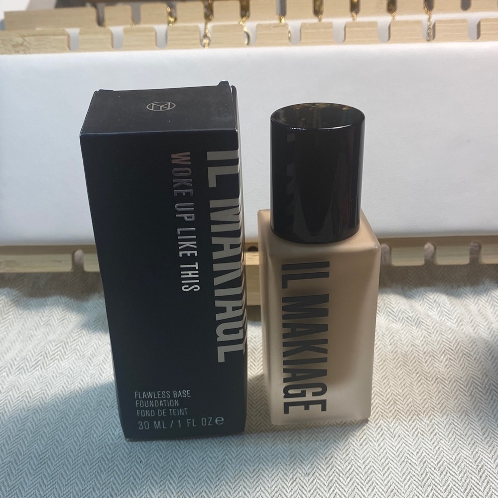IL MAKIAGE Woke Up Like This Foundation -  4 Shades Available

#60
#40
#35
#20